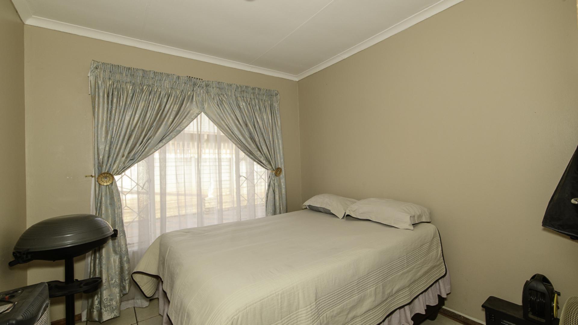 Bed Room 4 of property in Klerksdorp