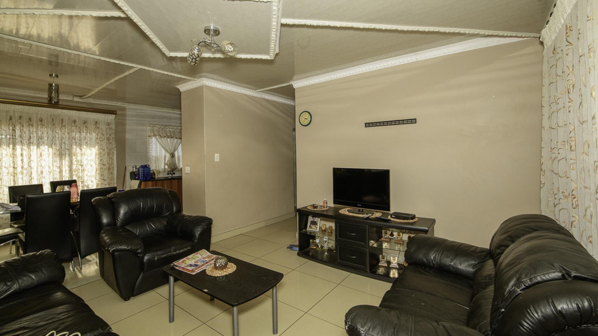 Lounges of property in Klerksdorp