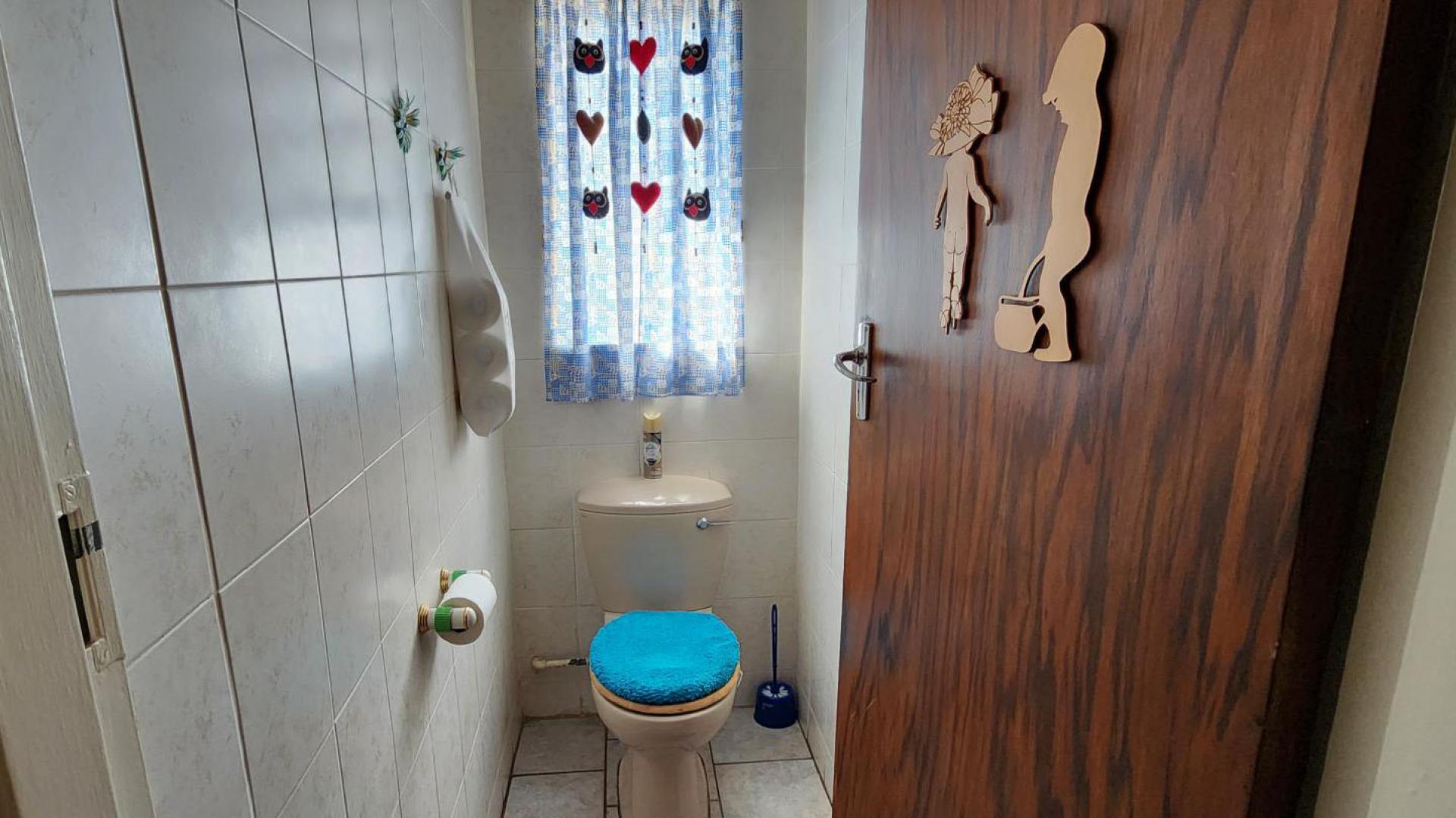 Bathroom 1 of property in Stilfontein