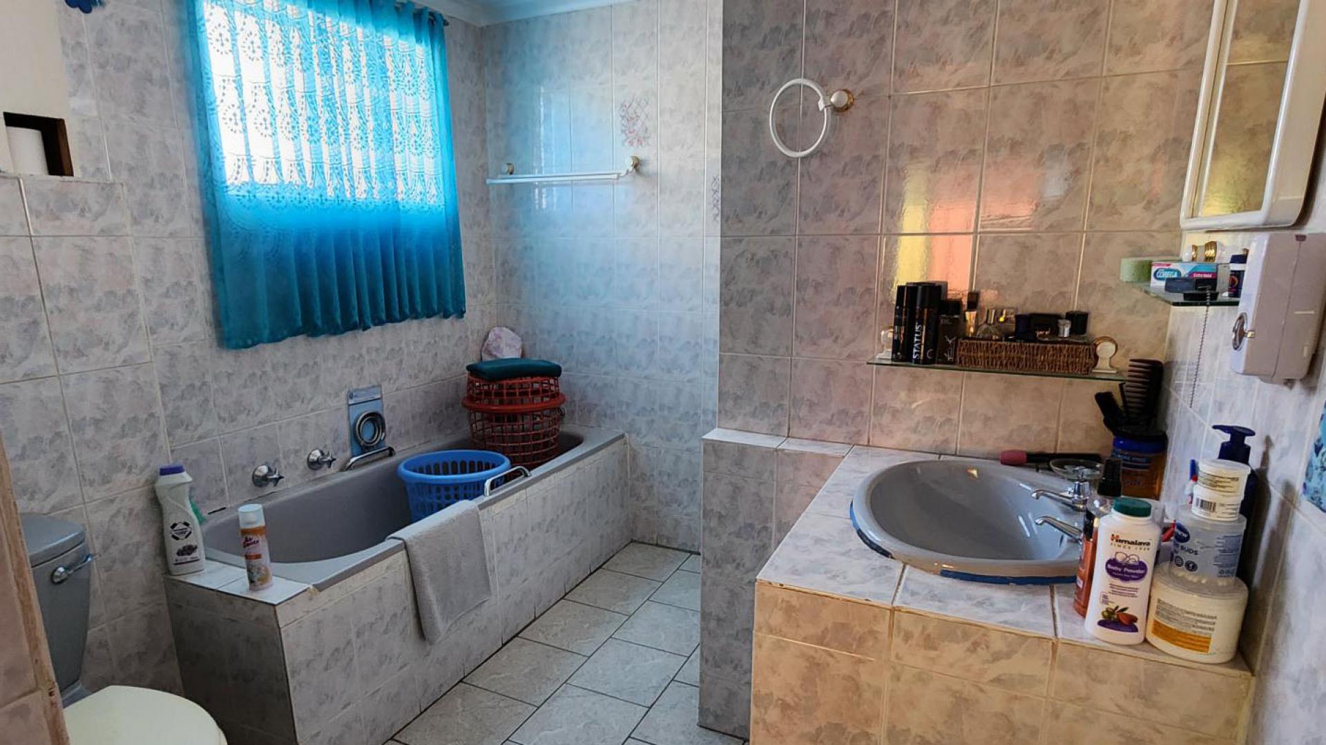 Main Bathroom of property in Stilfontein