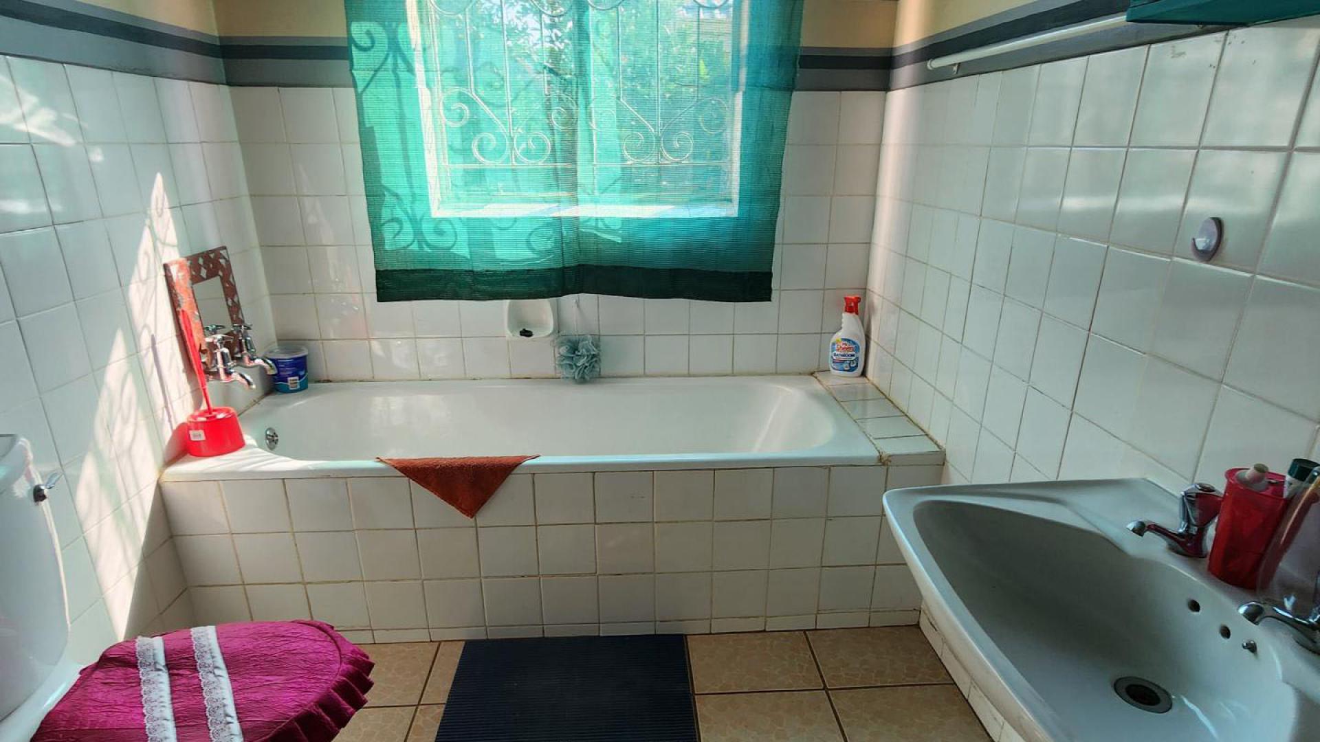 Bathroom 2 of property in Stilfontein