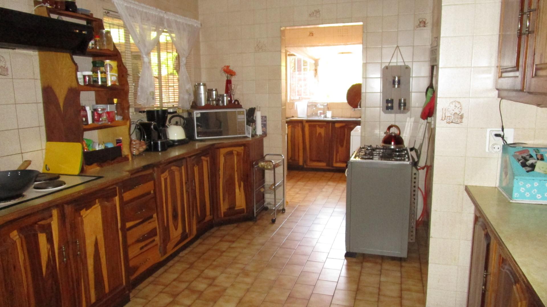 Kitchen - 14 square meters of property in Edleen