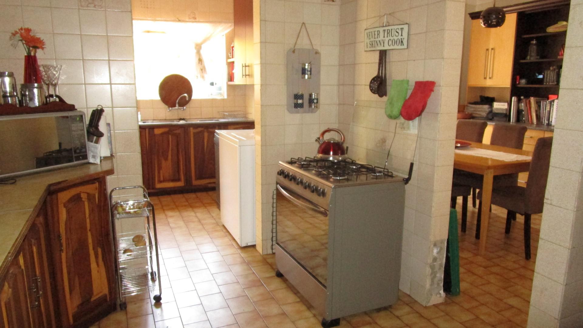 Kitchen - 14 square meters of property in Edleen