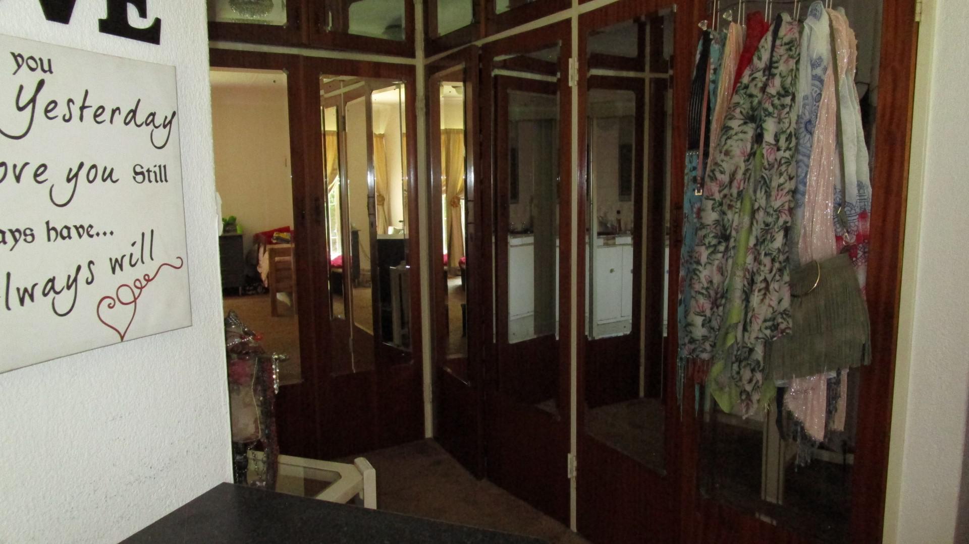 Main Bedroom - 23 square meters of property in Edleen