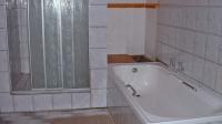 Main Bathroom - 15 square meters of property in Clocolan