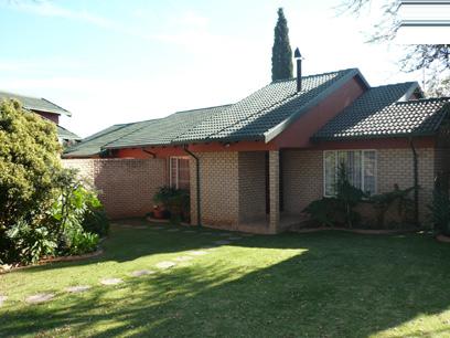 3 Bedroom House for Sale For Sale in Rooihuiskraal - Home Sell - MR26227