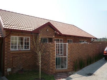 3 Bedroom Simplex for Sale For Sale in Rooihuiskraal - Home Sell - MR26267