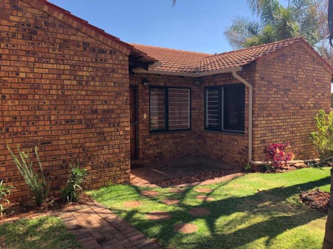 3 Bedroom House to Rent in Garsfontein - Property to rent - MR262749