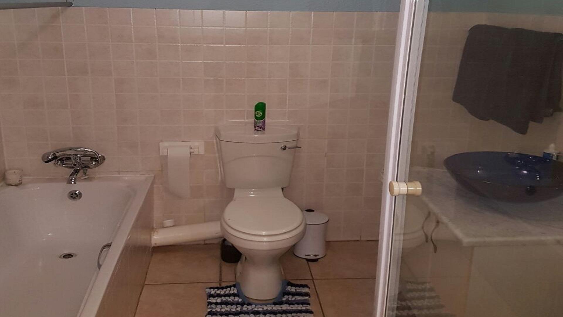 Main Bathroom - 7 square meters of property in Safarituine