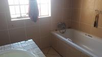 Bathroom 1 - 9 square meters of property in Dalpark