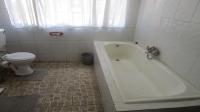Main Bathroom - 8 square meters of property in Witfield