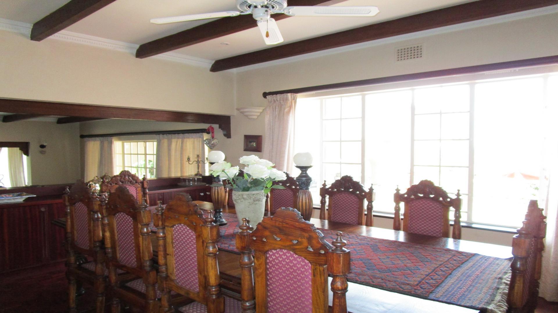 Dining Room of property in Waterkloof Park