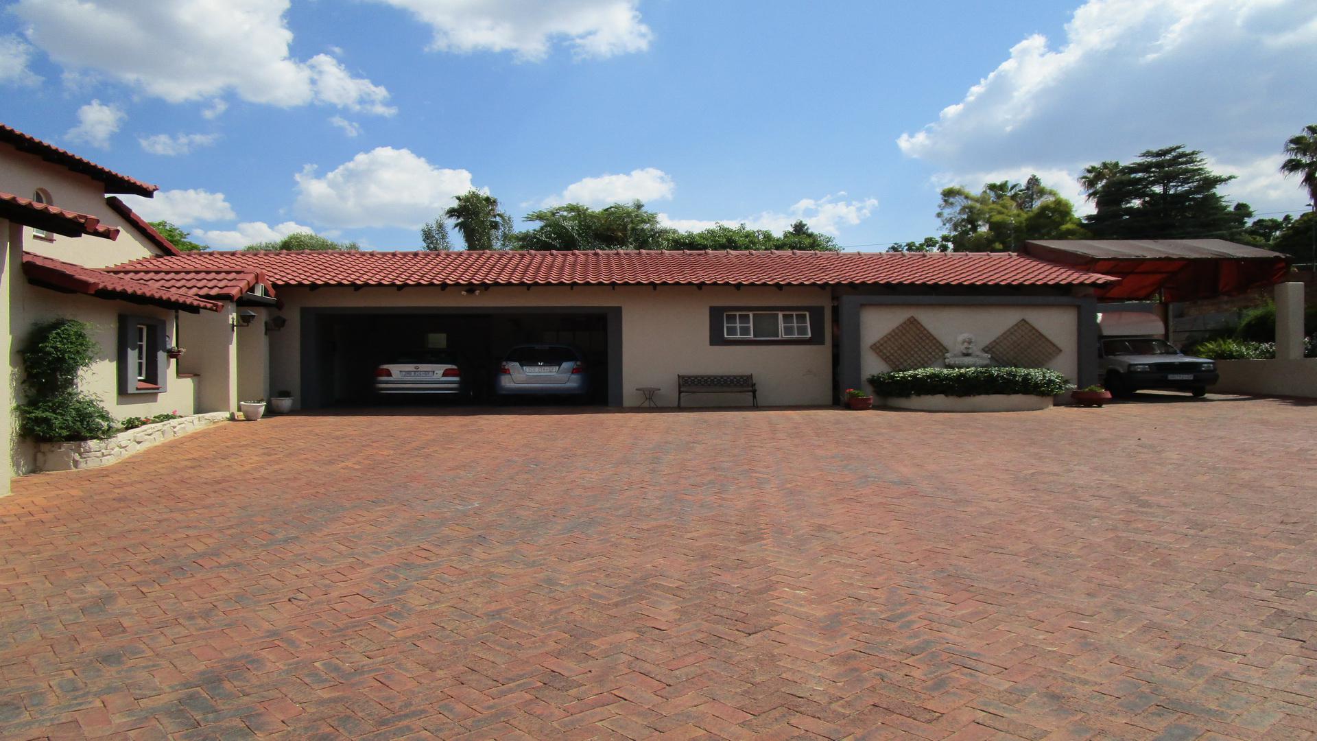 Front View of property in Waterkloof Park