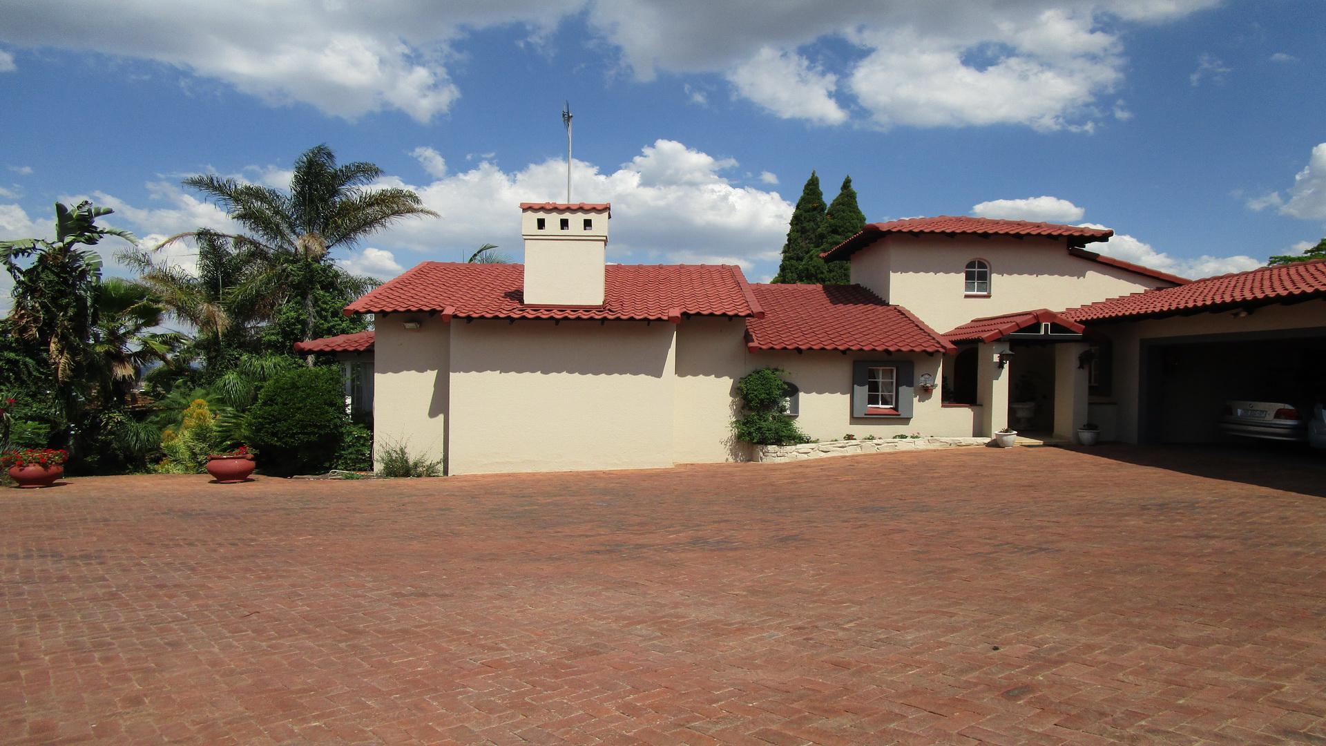 Front View of property in Waterkloof Park