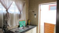 Kitchen - 10 square meters of property in Die Heuwel