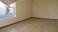 Lounges - 17 square meters of property in Die Heuwel