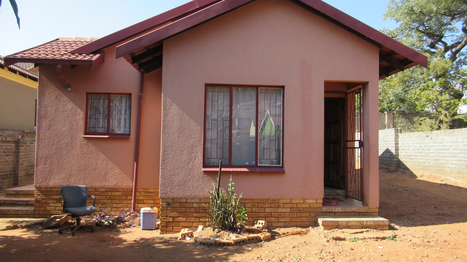 Front View of property in Tlhabane West