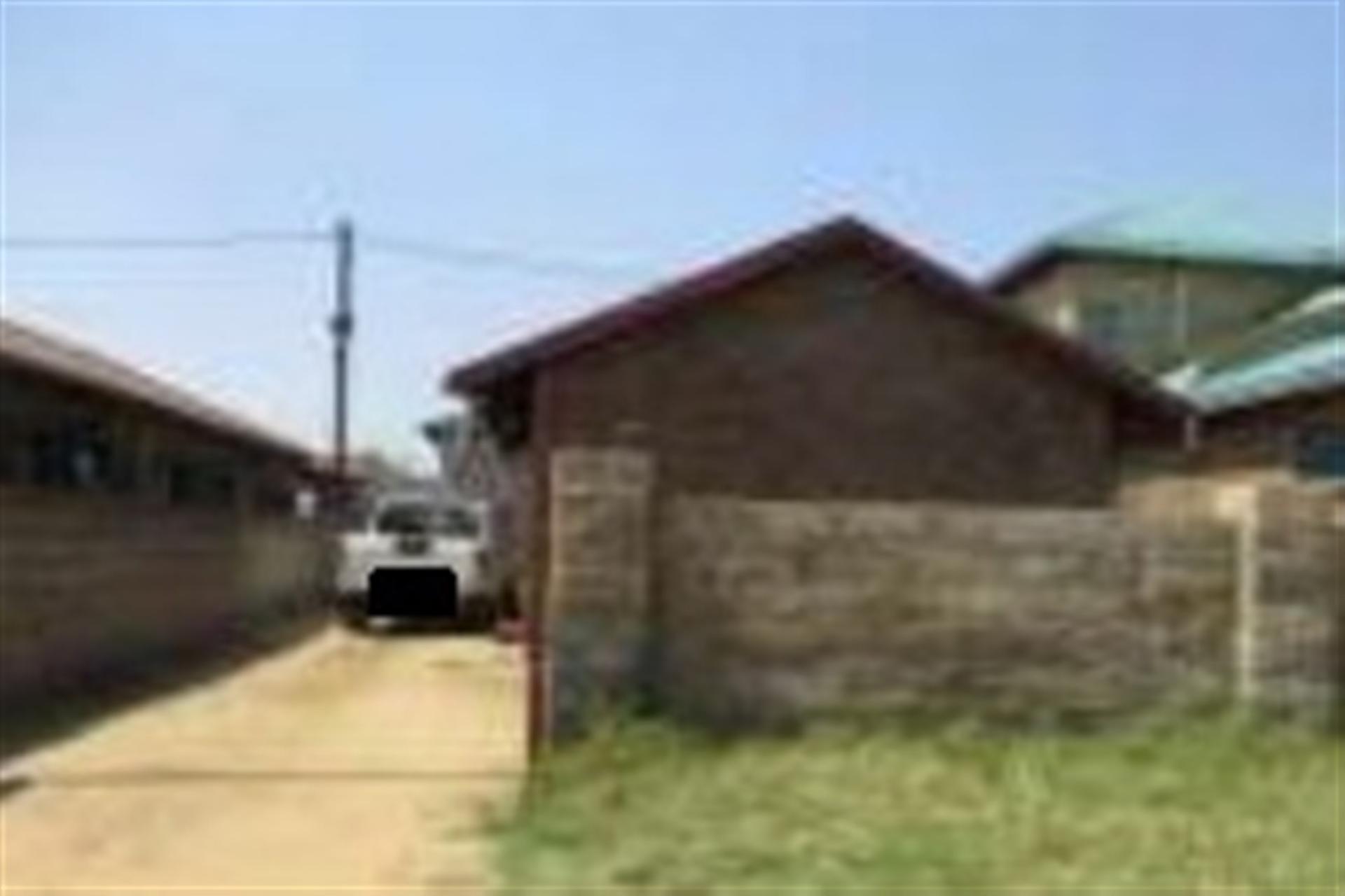 Front View of property in Kwa-Guqa