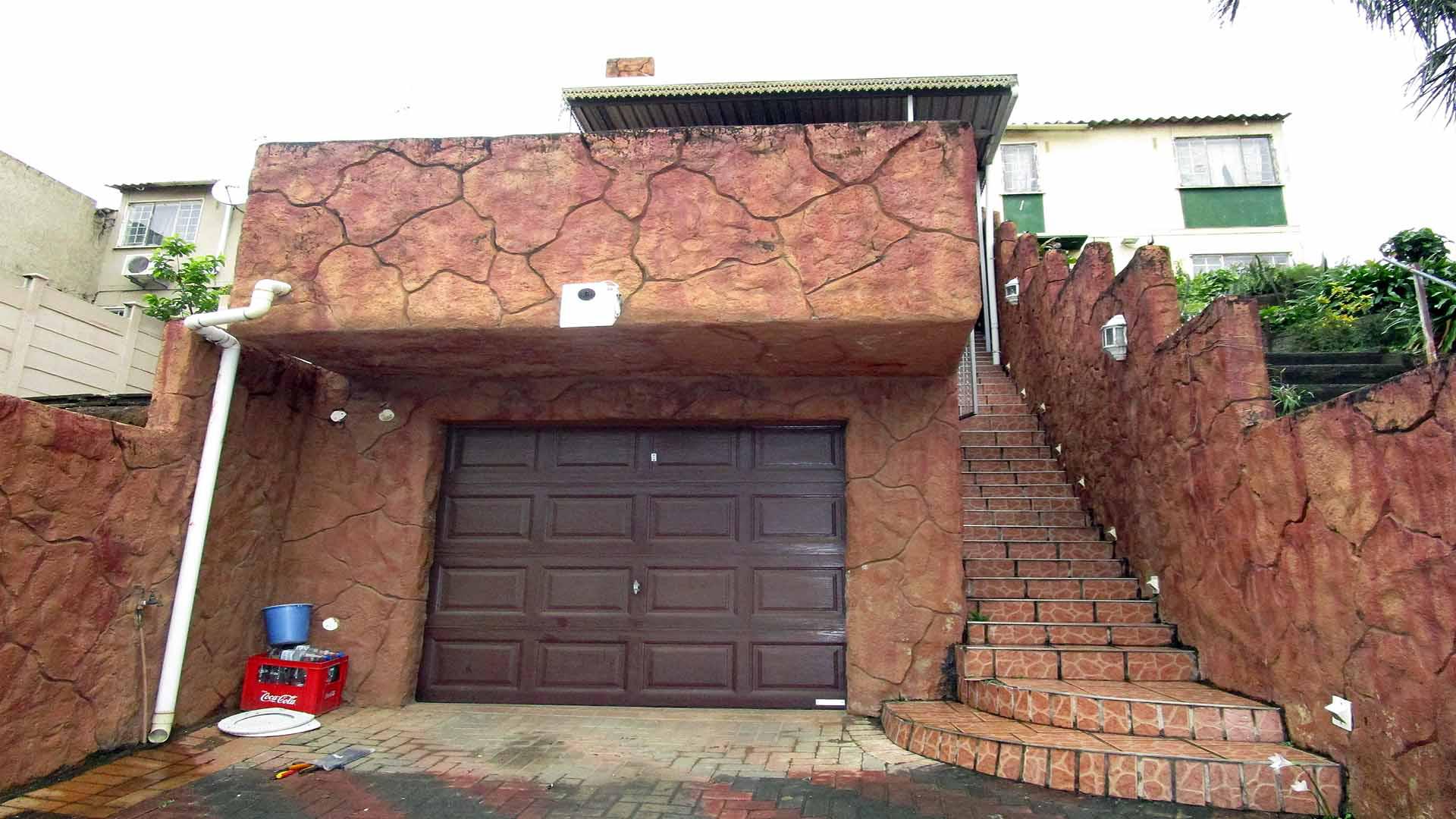 Front View of property in Phoenix