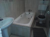 Bathroom 1 - 5 square meters of property in Leachville