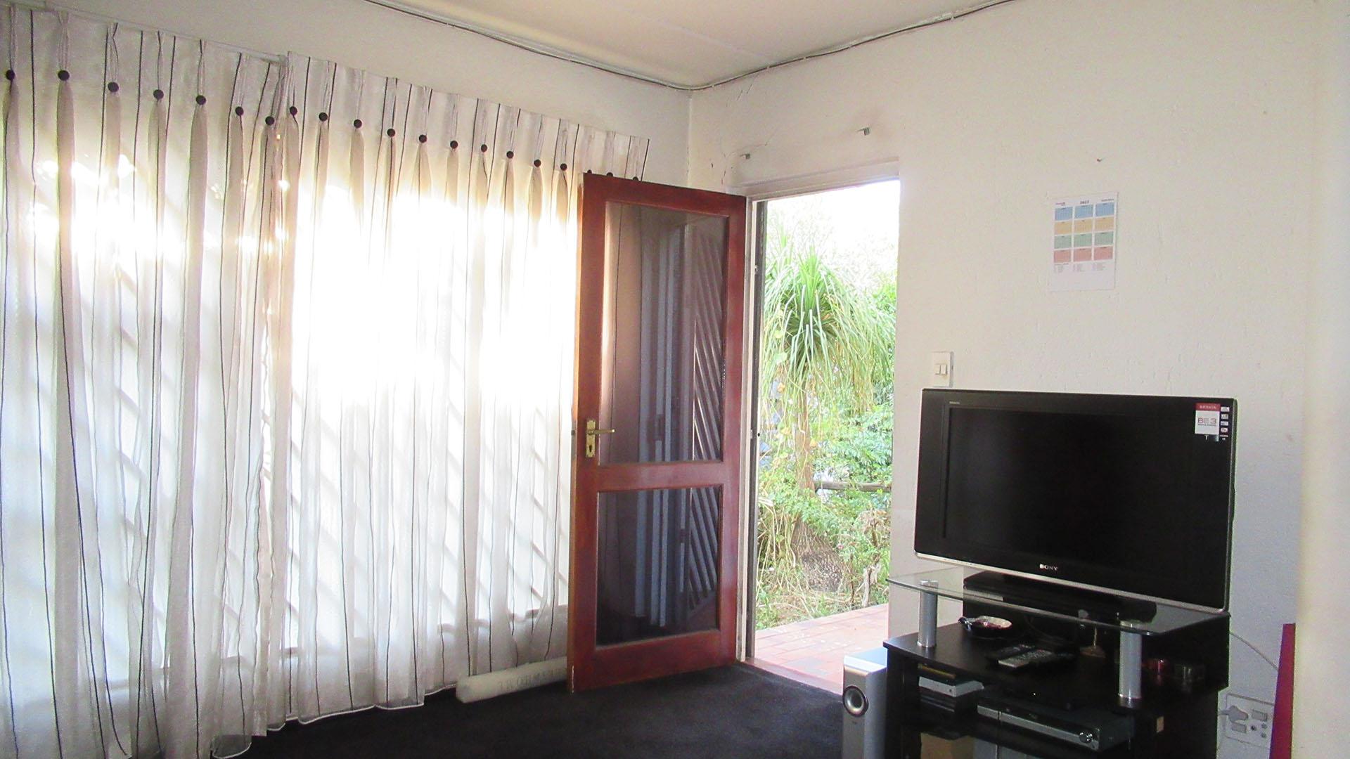 Lounges - 18 square meters of property in Morningside