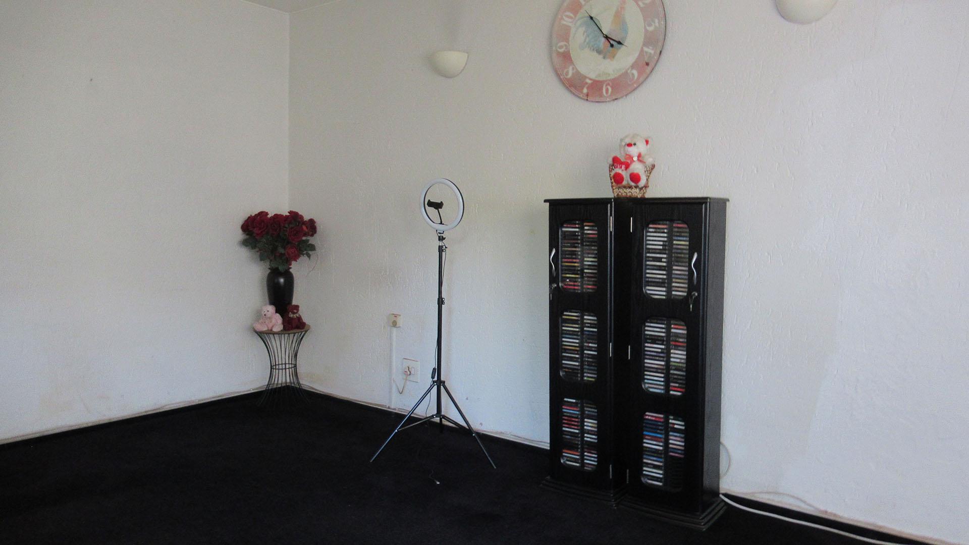 Lounges - 18 square meters of property in Morningside