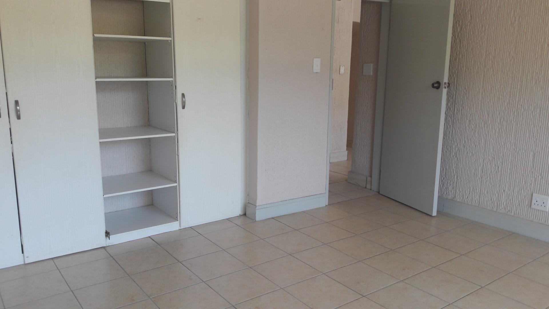 Main Bedroom - 18 square meters of property in Bramley Park