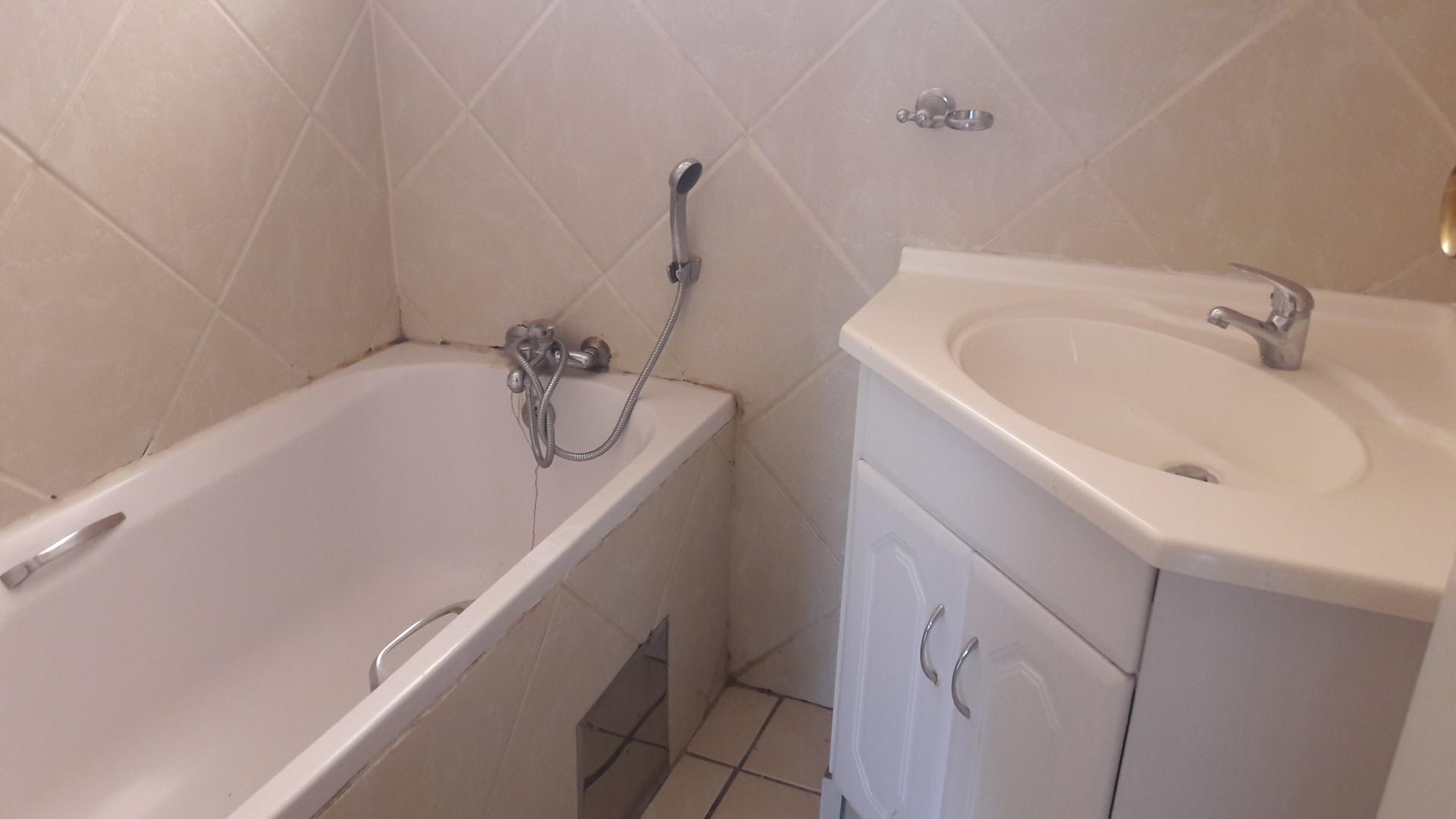Bathroom 1 - 7 square meters of property in Bramley Park