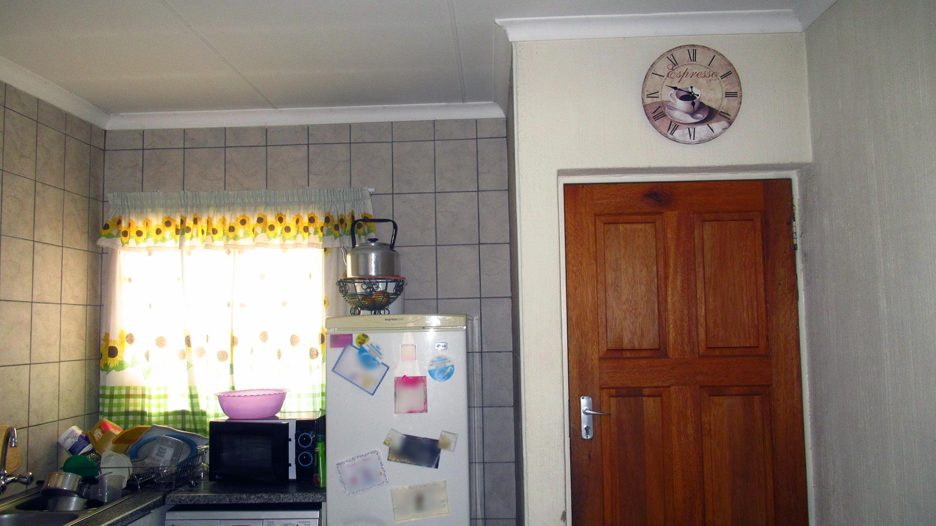 Kitchen - 8 square meters of property in Comet