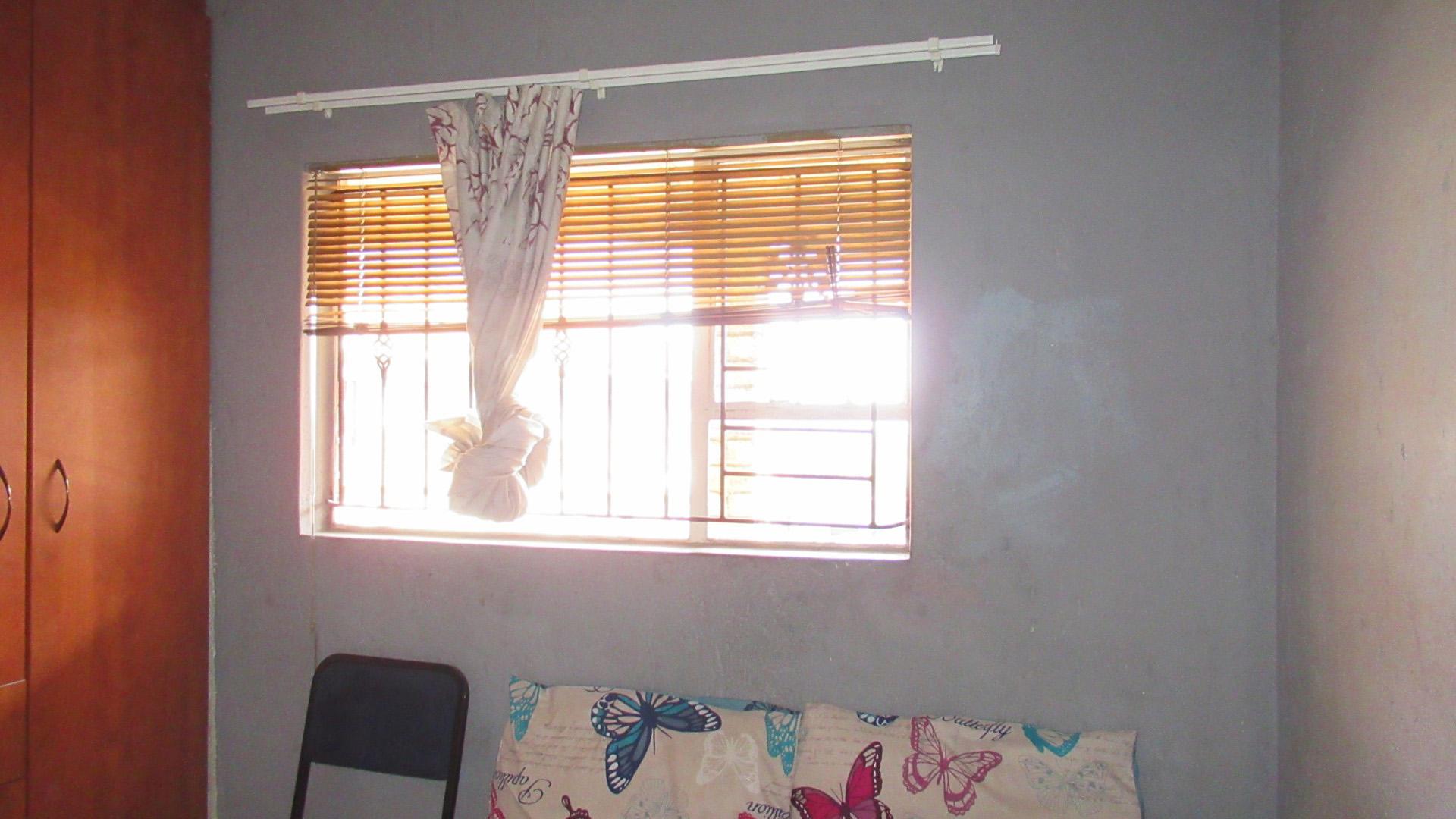 Bed Room 1 - 10 square meters of property in Croydon