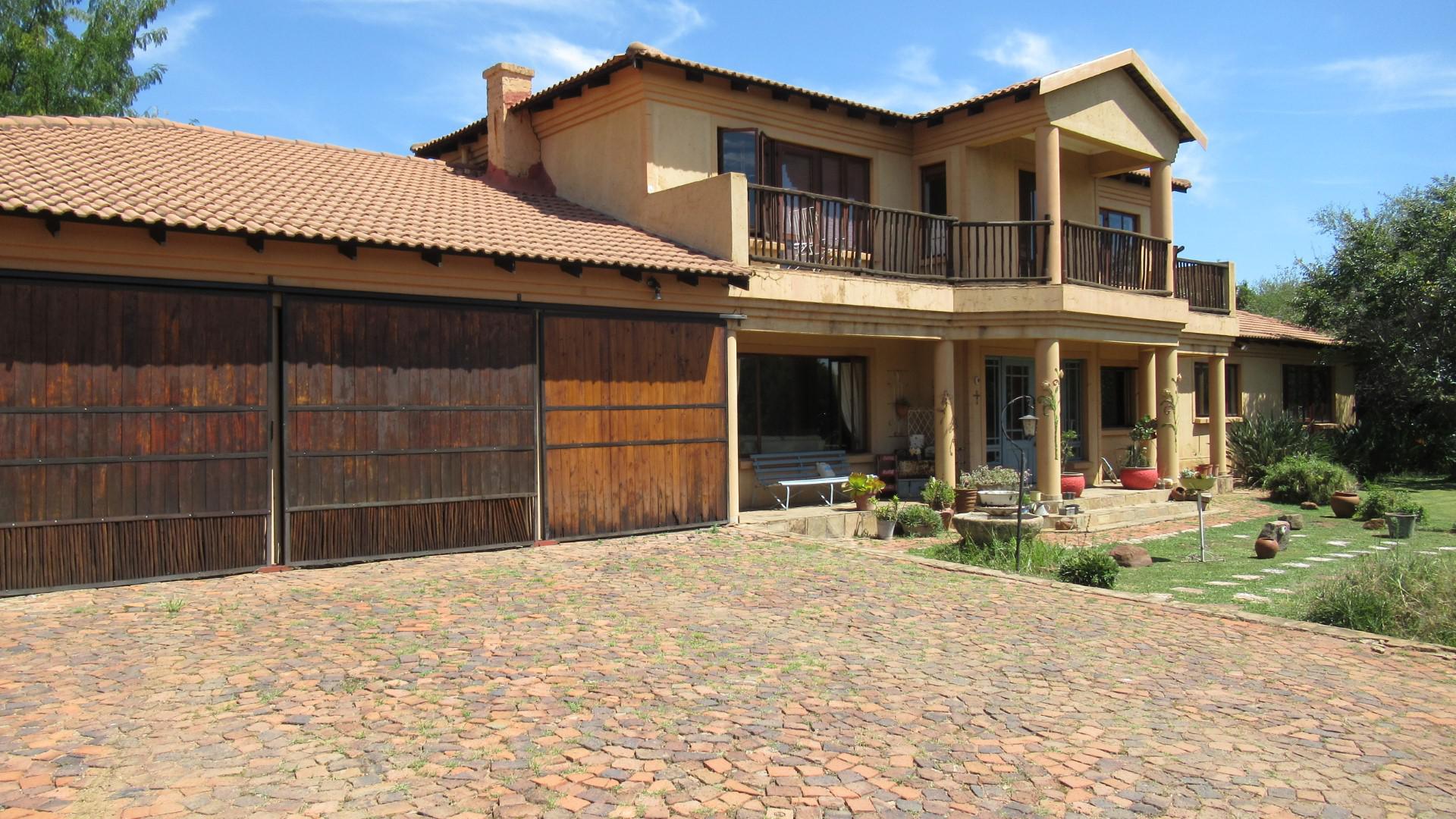 Front View of property in Leeuwfontein Estates