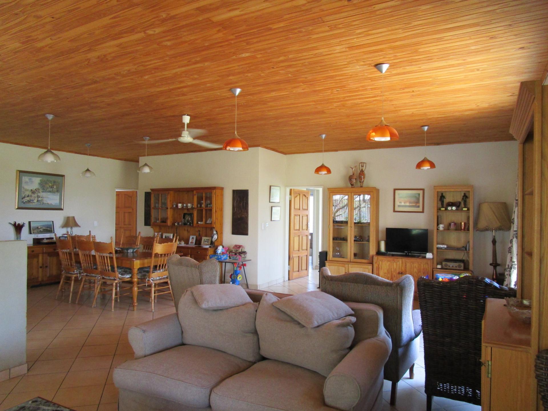 Lounges of property in Knoppieslaagte