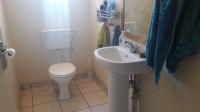 Bathroom 2 - 6 square meters of property in Kelvin