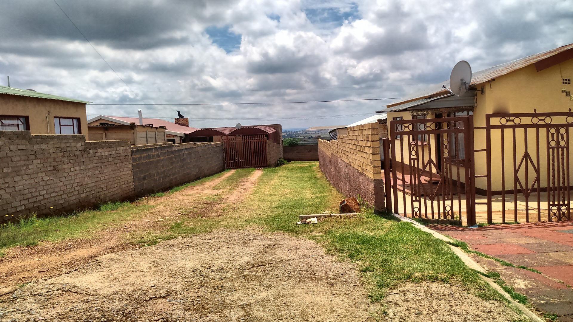 Front View of property in Mohlakeng