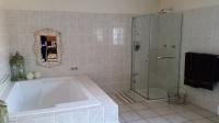 Bathroom 3+ of property in Noupoort