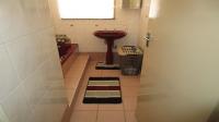 Bathroom 1 - 29 square meters of property in Zakariyya Park