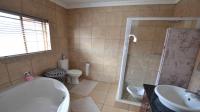 Main Bathroom of property in Thatchfield Glen