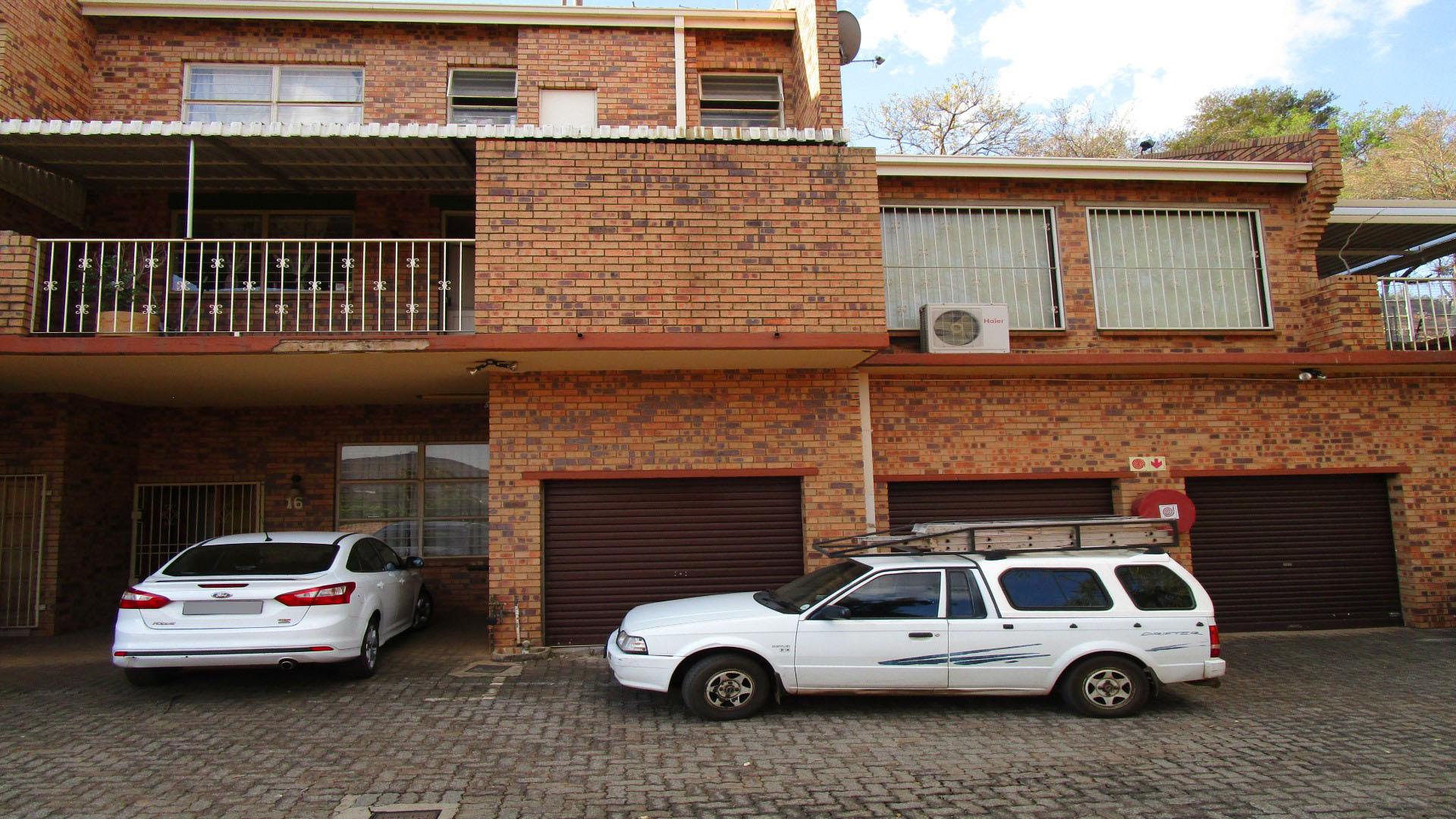 Front View of property in La Montagne