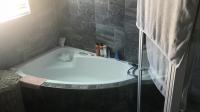 Main Bathroom - 13 square meters of property in Petersfield