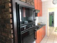 Kitchen - 13 square meters of property in Sunward park