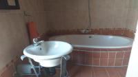 Main Bathroom - 7 square meters of property in Sunward park