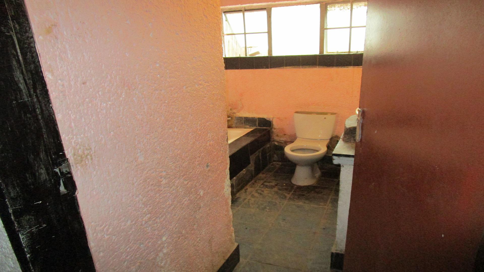 Bathroom 3+ of property in Ferndale - JHB