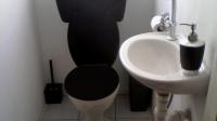 Guest Toilet - 3 square meters of property in Steenberg