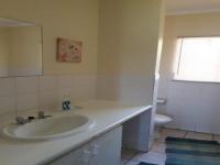 Main Bathroom - 9 square meters of property in Safarituine