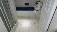 Bathroom 2 - 5 square meters of property in Bluff