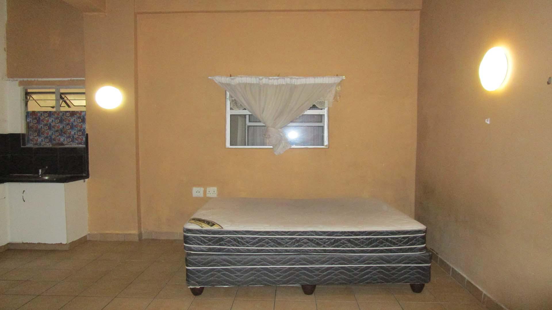 Bed Room 1 of property in Greyville 