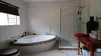 Main Bathroom - 9 square meters of property in Safarituine