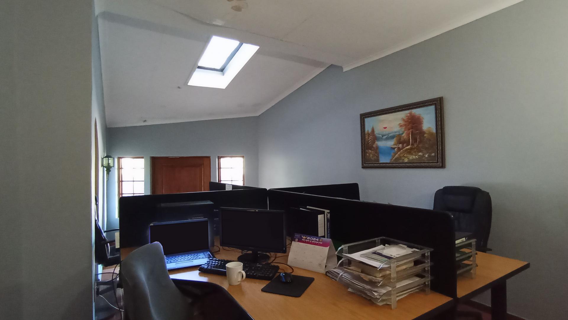 Dining Room - 26 square meters of property in Olivedale