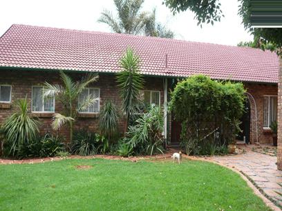 4 Bedroom House for Sale For Sale in Rooihuiskraal North - Private Sale - MR27170