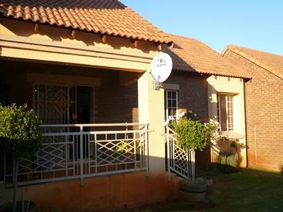 2 Bedroom Simplex for Sale For Sale in Mooikloof - Private Sale - MR27230